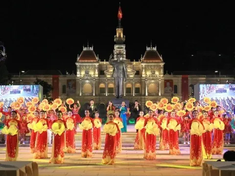 "Việt Nam vang khúc khải hoàn ca": Đặc sắc, thú vị