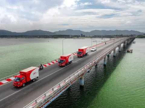 J&T Express đồng hành festival nghề truyền thống Huế 2023