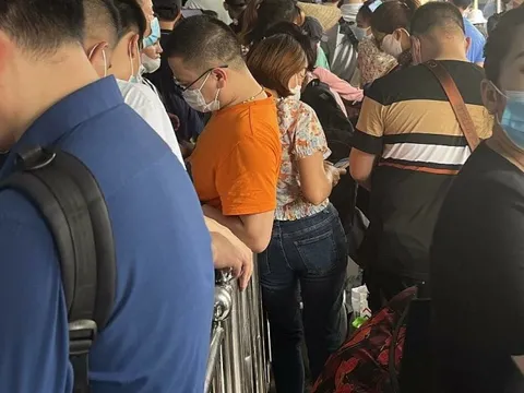 Khách Việt bị huỷ tour đi Trung Quốc: mừng hơn buồn