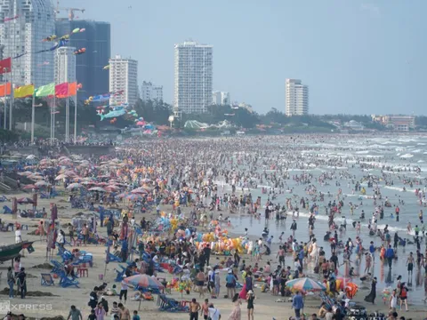 Các bãi biển đông kín người