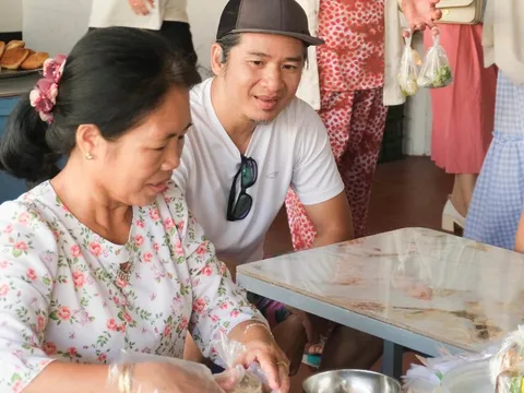 Du khách tự nấu vì đồ ăn ở Phú Quý quá ngọt