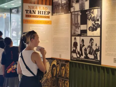 Khách Tây thích không khí kỳ nghỉ lễ 30/4 ở Việt Nam