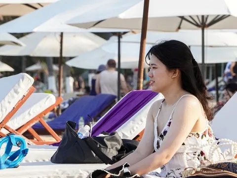 Nha Trang kẹt xe, biển đông khách