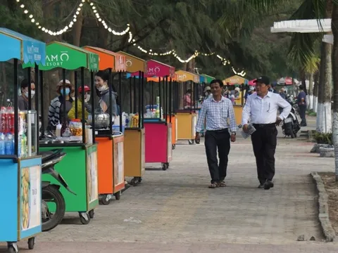 Đà Nẵng khai trương phố ăn vặt ven biển