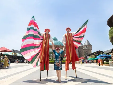 Hàng nghìn du khách đến Bà Nà, Công viên Châu Á