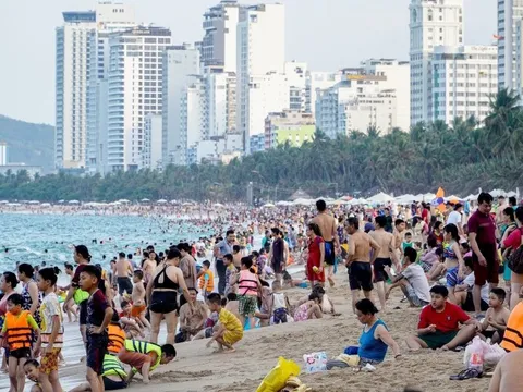 Khánh Hòa đón gần 800.000 khách, doanh thu hơn 850 tỷ đồng dịp lễ