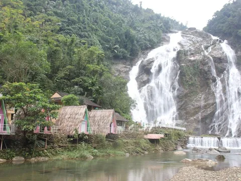 Về Minh Long ngắm thác Trắng