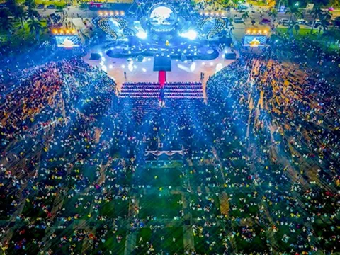 Du khách đến Quảng Ngãi, Bình Định, Phú Yên dịp lễ tăng kỷ lục