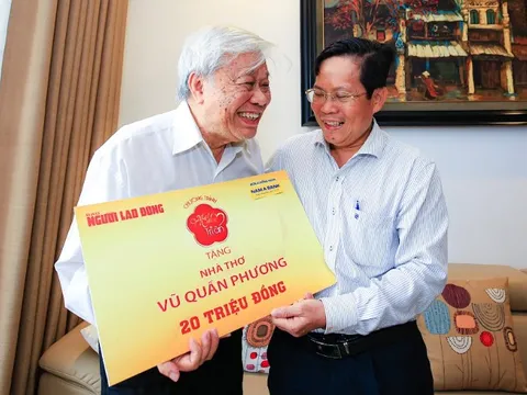 "Mai vàng tri ân" thăm, tặng quà GS Vũ Minh Giang và nhà thơ Vũ Quần Phương