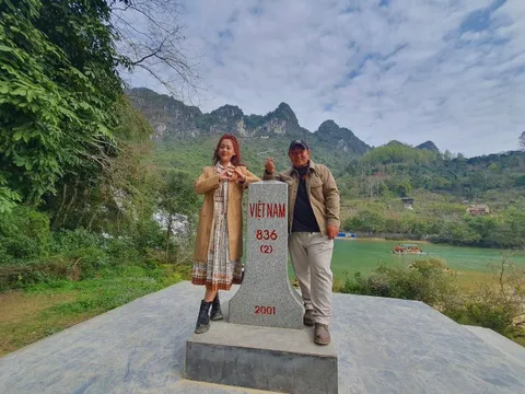 Vợ chồng dành một tháng đi trăng mật xuyên Việt