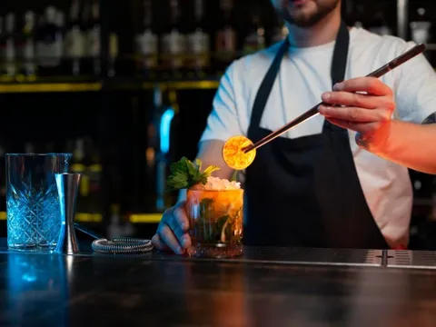 Mẹo đi bar một mình