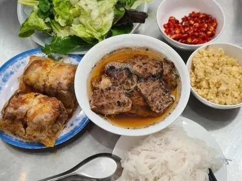 48 tiếng ăn chơi Hà Nội và Ninh Bình của khách Australia