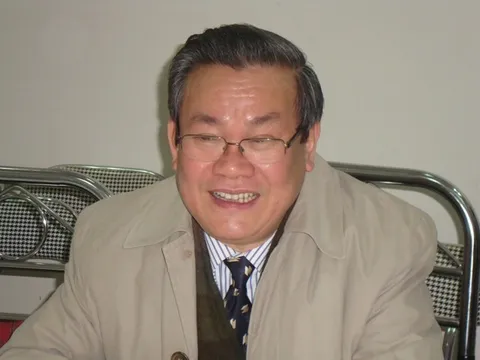 Khuất Bình Nguyên: “Hoa nở muộn” trên cánh đồng văn chương