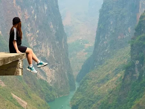 Điểm chụp ảnh check-in 'vắt vẻo' bên sông Nho Quế