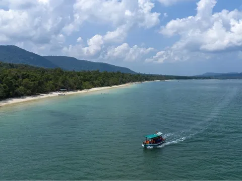 Bãi biển hoang sơ thu hút du khách ở Phú Quốc