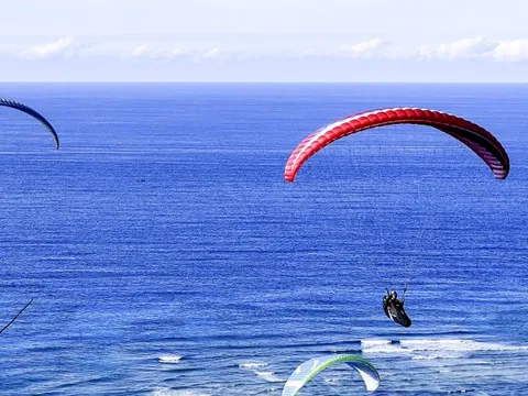 Khai mạc Giải Dù lượn mở rộng ở đảo Lý Sơn