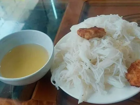 Phạt 750.000 đồng quán ăn bán suất bún có 2 miếng chả