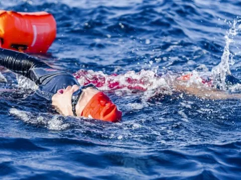 250 vận động viên tham gia giải bơi vượt biển ở Lý Sơn