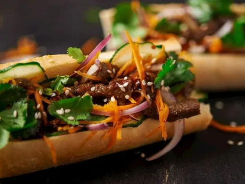 8 món ăn đường phố Việt Nam nổi tiếng nhất