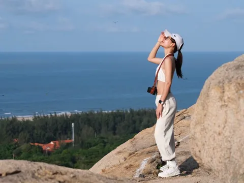 Ngắm trọn biển Hồ Cốc từ đỉnh Tầm Bồ