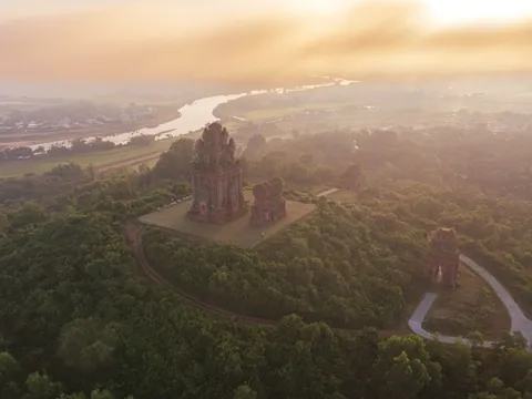 Kiến trúc Champa cổ tại tháp Bánh Ít ở Bình Định