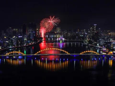 Canada - Pháp kể chuyện tình yêu bằng âm nhạc và ánh sáng