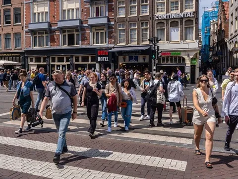 Mùa du lịch ‘điên cuồng’ ở châu Âu đã bắt đầu