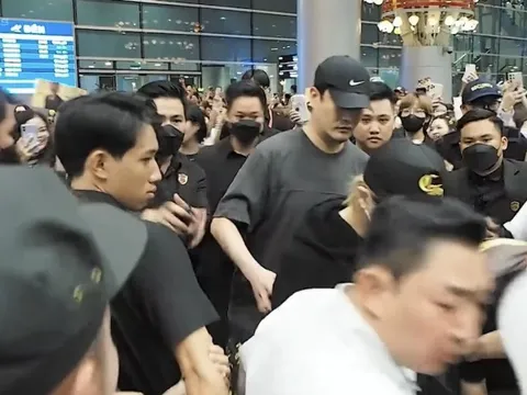 Loạt sao Hàn Quốc "làm nóng" sây bay Đà Nẵng