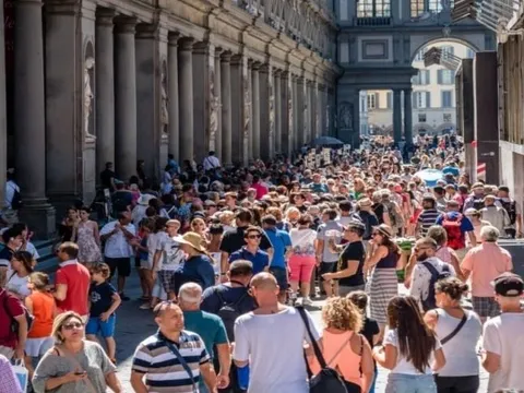 10 địa điểm dự kiến đông khách nhất châu Âu dịp hè