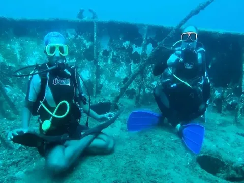 Trải nghiệm yoga dưới nước