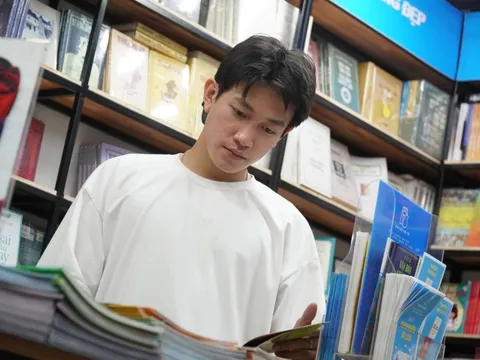 Tự rèn đạo đức từ sách về Bác Hồ