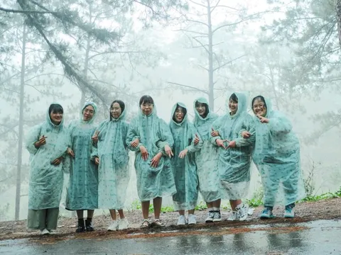 Du khách 'vỡ kế hoạch' vì mưa ngập ở Đà Lạt dịp hè