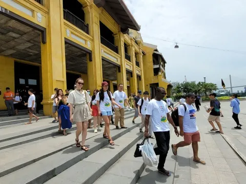 Du lịch bứt phá nhờ cú hích visa (*): Giải bài toán giữ chân du khách