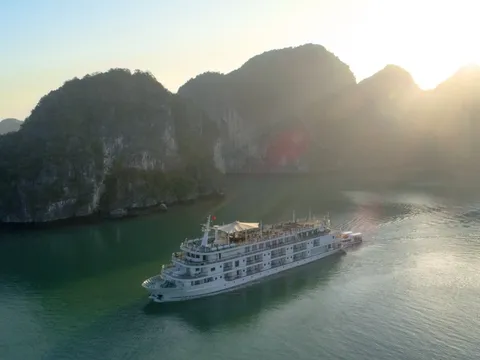 Cùng Vietravel tận hưởng kỳ nghỉ trong mơ ở “resort nổi” trên vịnh Lan Hạ