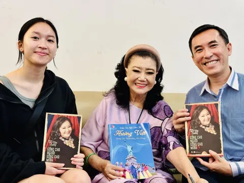 NSND Kim Cương bồi hồi hội ngộ người truyền dạy đàn tranh cho người Việt xa xứ