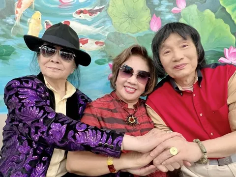 Danh ca Minh Cảnh hội ngộ các nghệ sĩ cải lương
