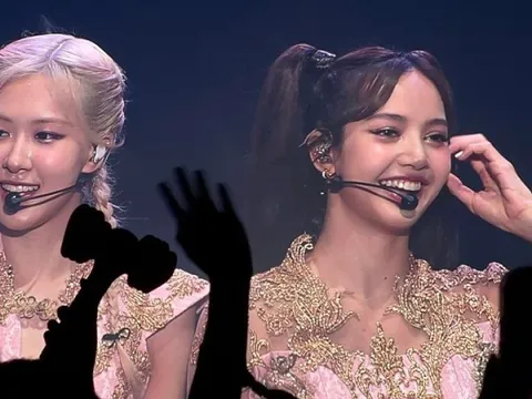 Phe vé nhóm Blackpink gặp thời sau đêm đầu ở Hà Nội