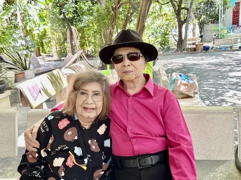 Danh ca Minh Cảnh hội ngộ Diệu Hiền, "Ni cô và kiếm khách" gặp nhau sau 30 năm