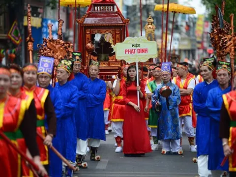 Từng bước loại bỏ những hủ tục trong lễ hội