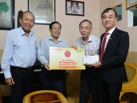 "Mai Vàng tri ân" thăm nhà thơ Thanh Thảo