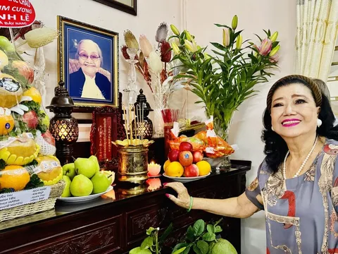 Nghệ sĩ đoàn Kim Cương tề tựu trong ngày giỗ NSND Bảy Nam