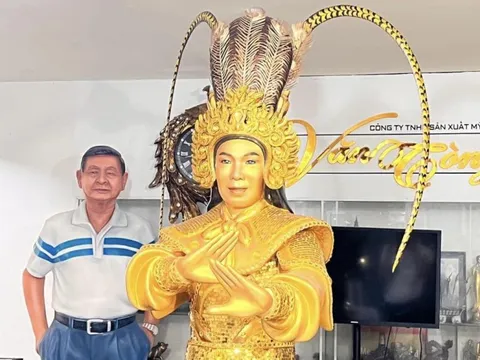 Tác giả bức tượng 3D của nghệ sĩ Vũ Linh nói gì khi bị đồn làm bằng sáp