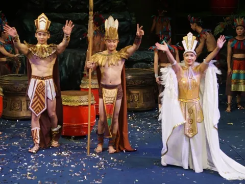 Độc lạ, cuốn hút với vở "Cha Rồng - Mẹ Tiên" tại Công viên Gia Định