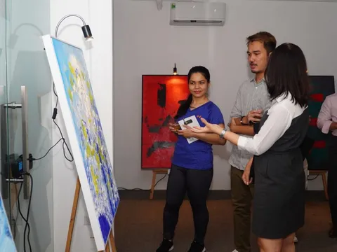 “Vùng Vênh” của Hứa Vỹ Văn: Lay động xúc cảm