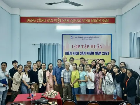 Đạo diễn Trần Ngọc Giàu, Trần Văn Hưng đau đáu với nghề biên kịch sân khấu