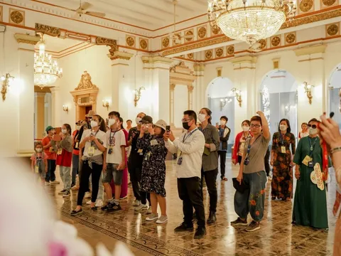 Tour tham quan trụ sở HĐNĐ – UBND TP HCM ngày càng hút khách