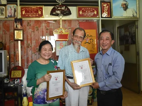"Mai vàng tri ân" thăm NGƯT Mạnh Dung và NSƯT Thanh Dậu