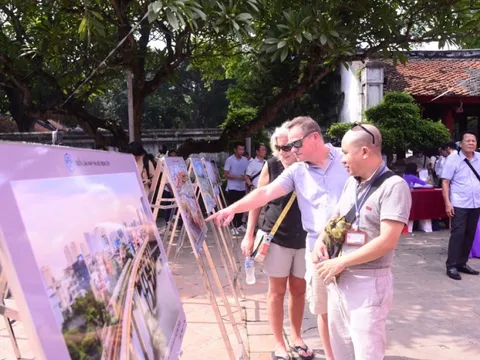 "Hà Nội - 15 năm mở rộng địa giới hành chính" qua ảnh