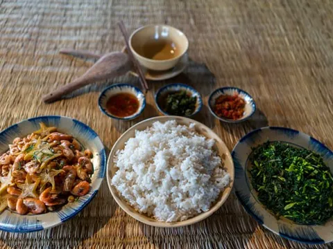 Lá mì xào hoa đu đủ đực