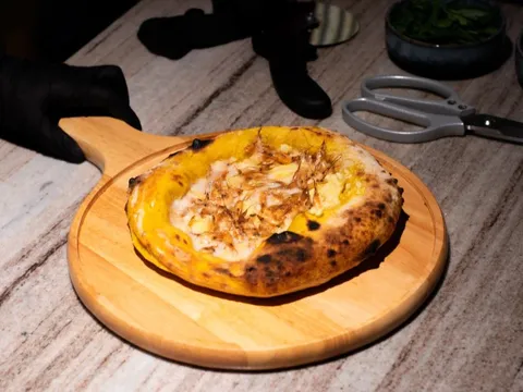 CLIP: Pizza Tây kết hợp với ẩm thực Việt sẽ như thế nào?